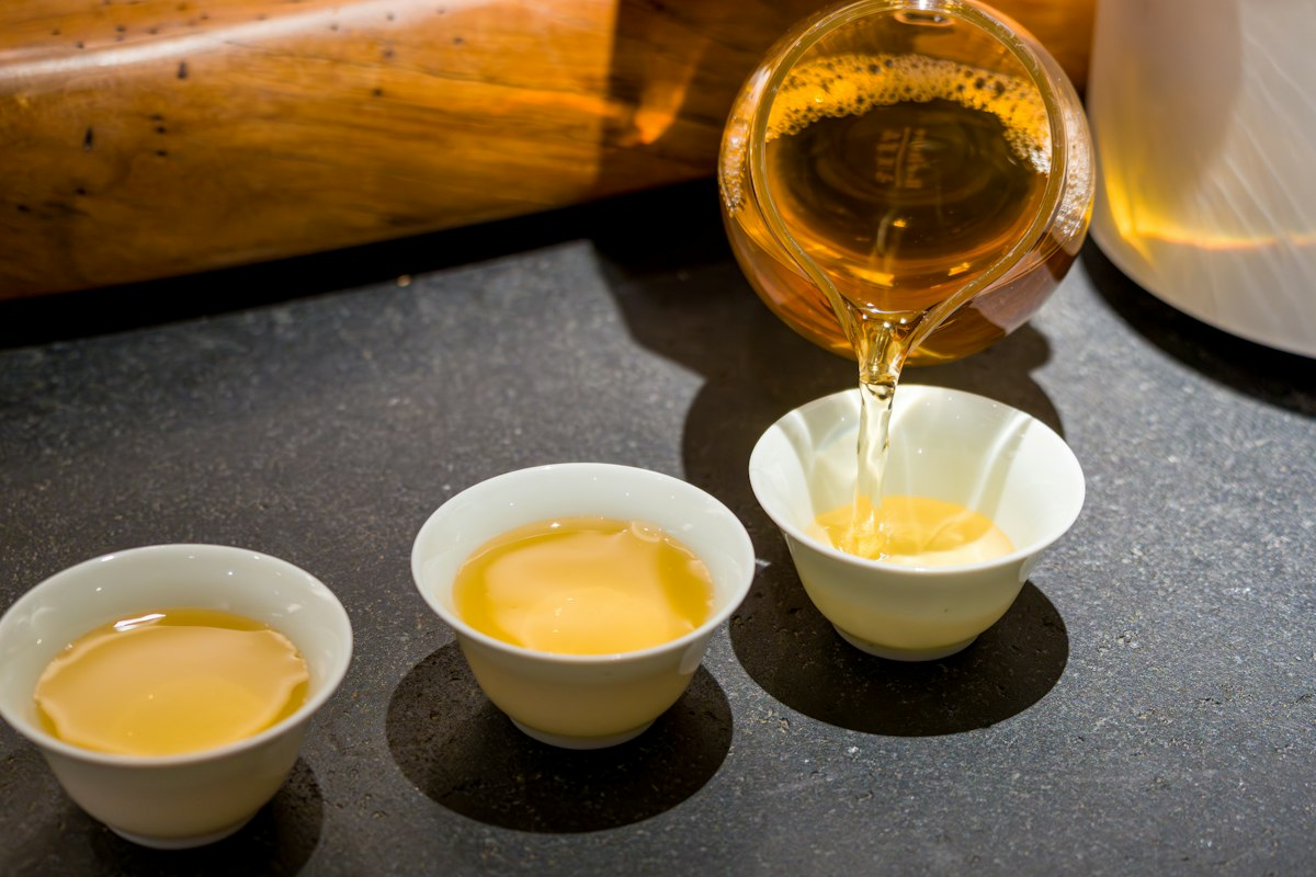 Glas- und Keramikbehälter für Oolong Tee
